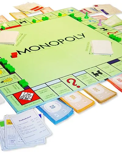 Tabellone del Monopoly con banconote e carte